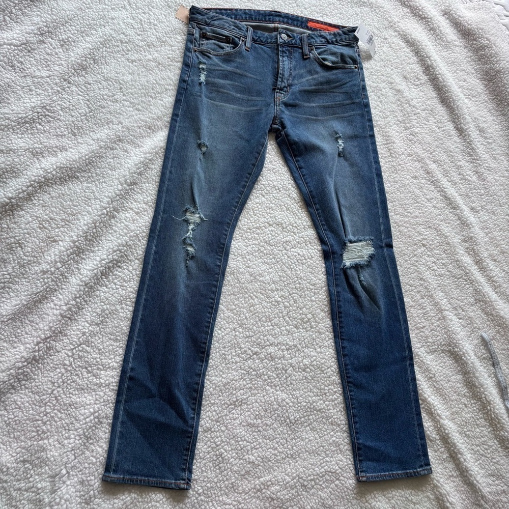 NWT JEAN SHOP Cindy straight skinny leg medium wash distressed jeans size 30